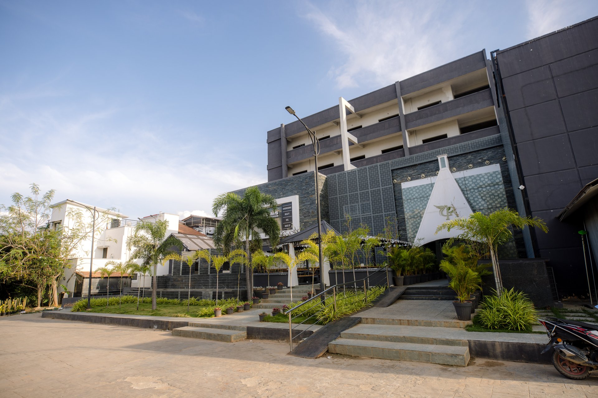 LAHR Hotels Exterior